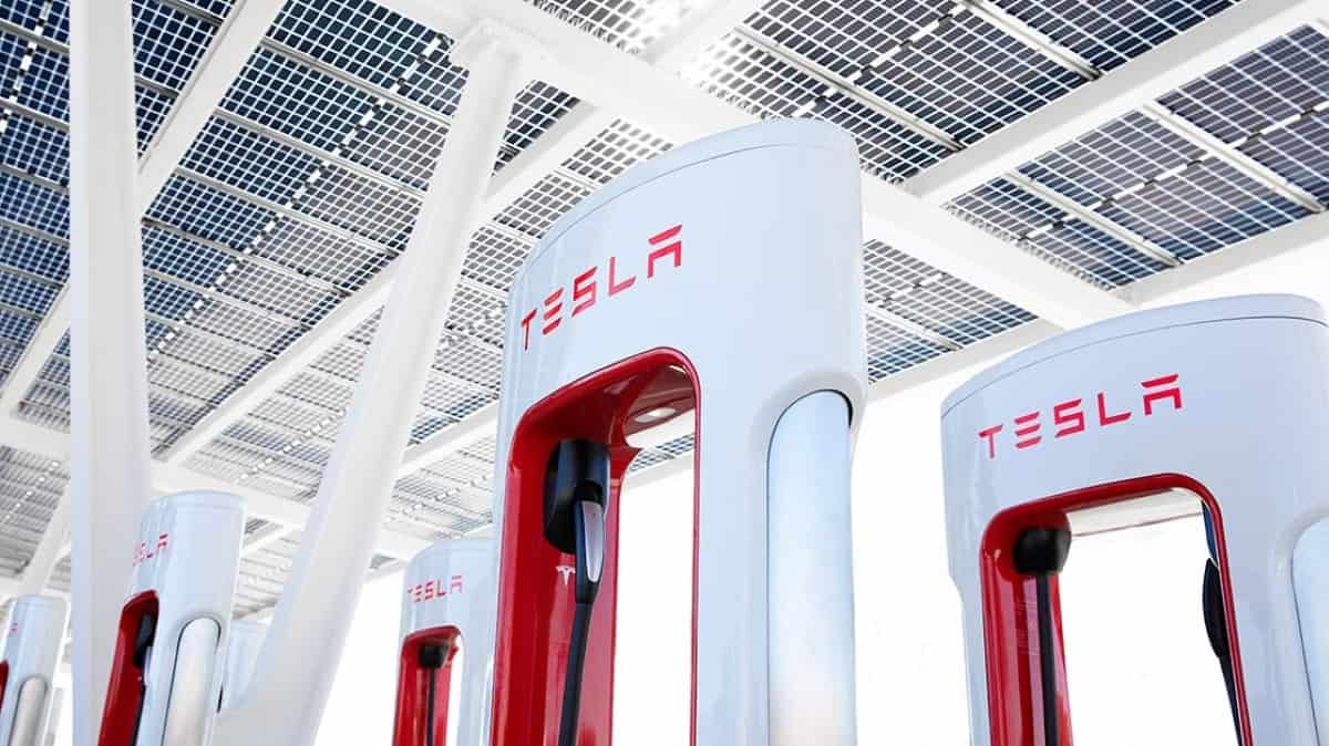 Usar sempre o fast charging afeta baterias dos carros da Tesla? Já foi provado que não